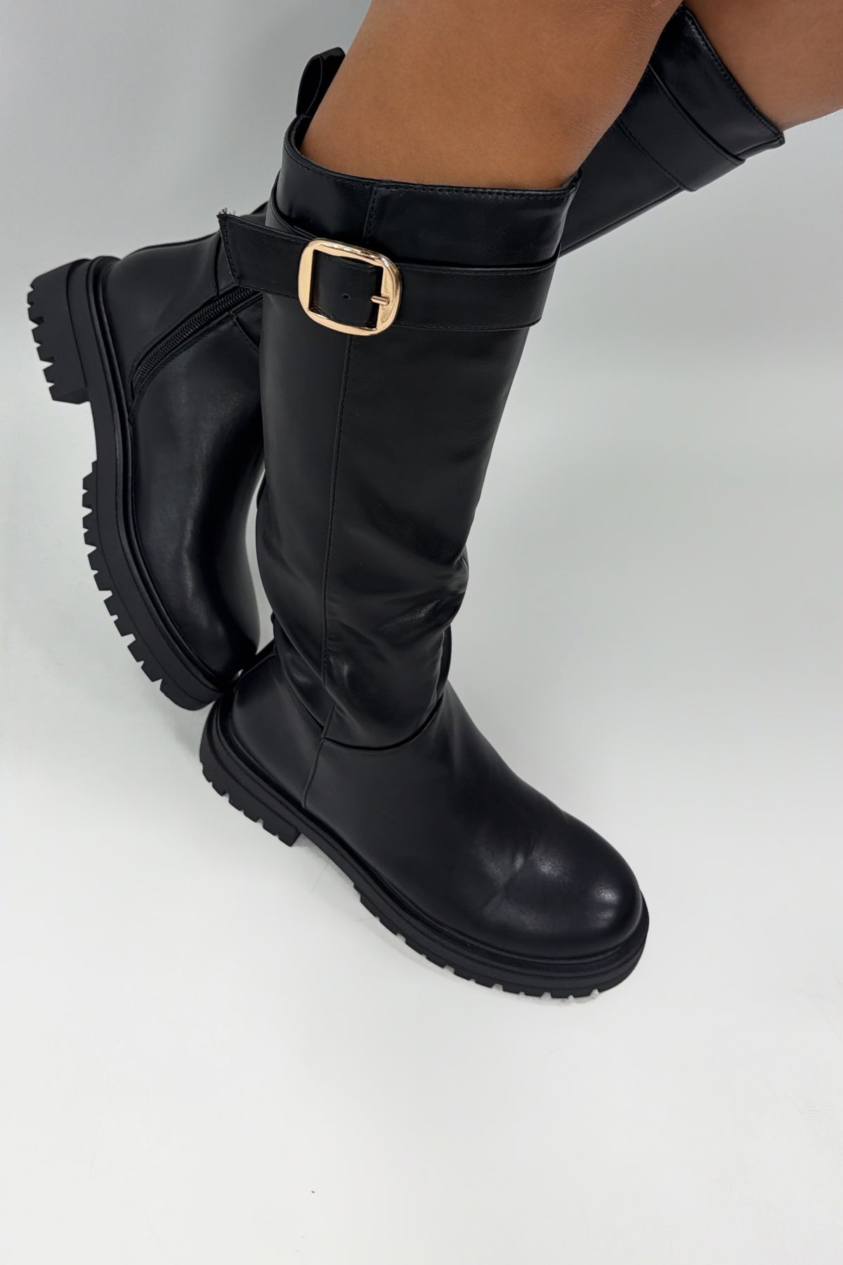 BOTAS PLANAS CON HEBILLA