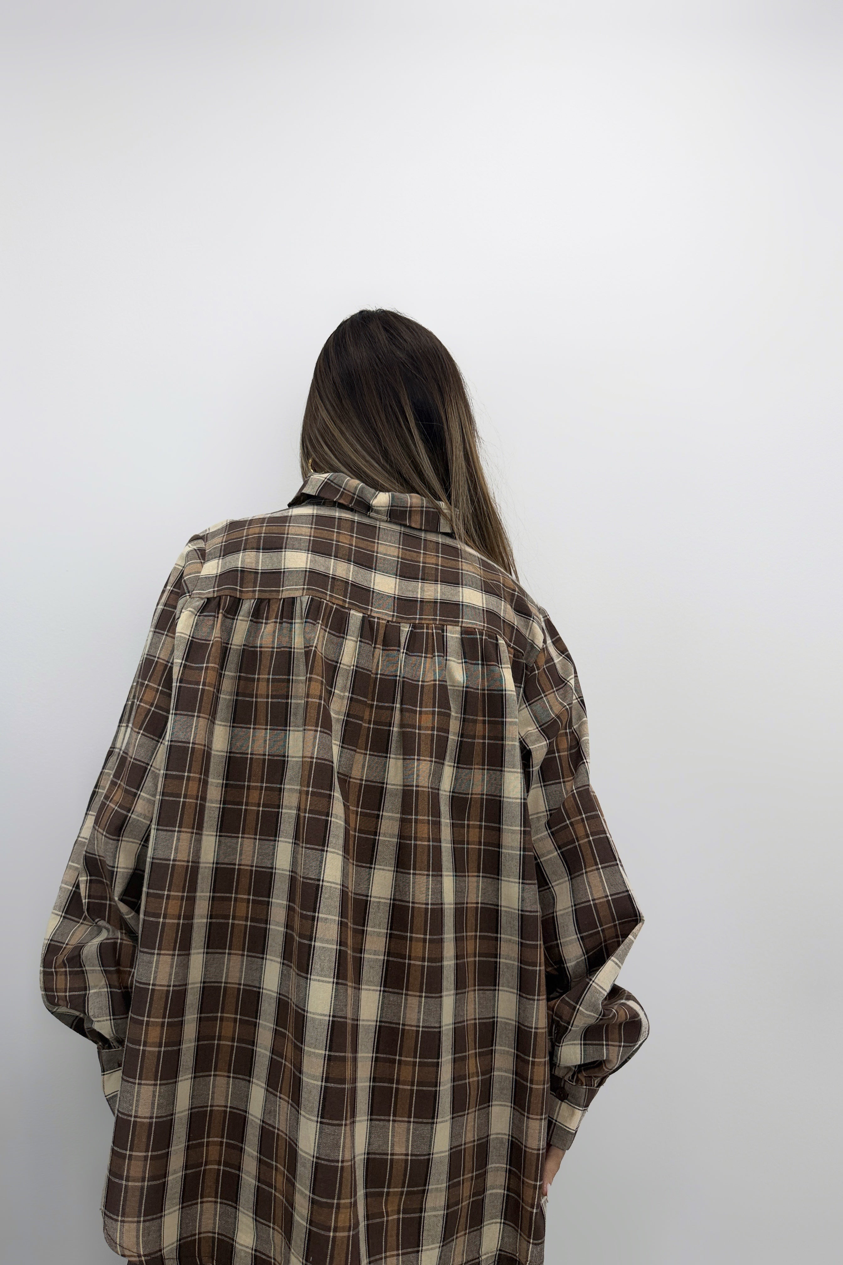 CAMISA DETALLES CUADRS