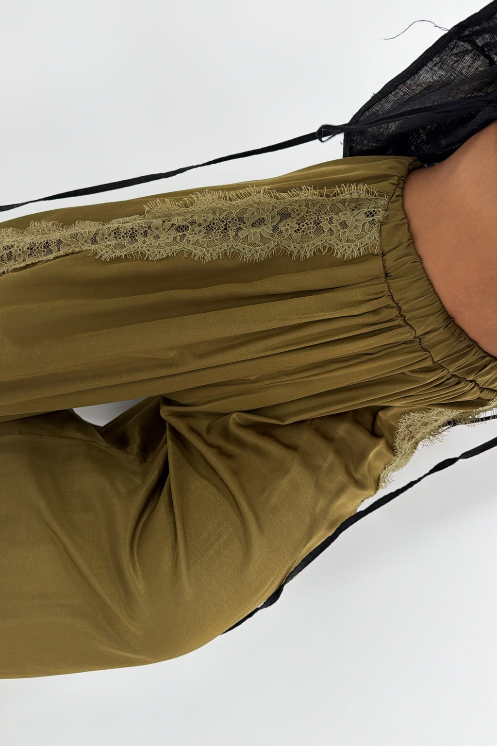 PANTALÓN SATÉN LUMINA