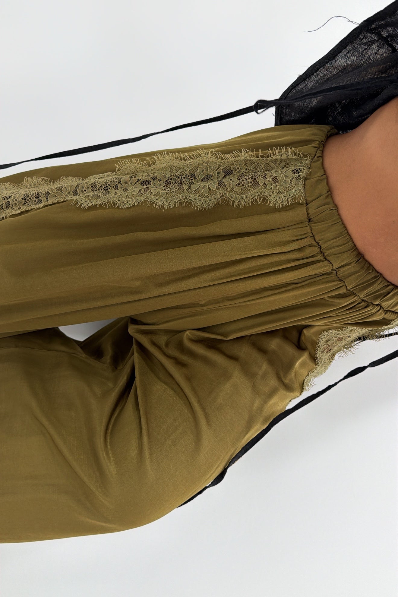 PANTALÓN SATÉN LUMINA