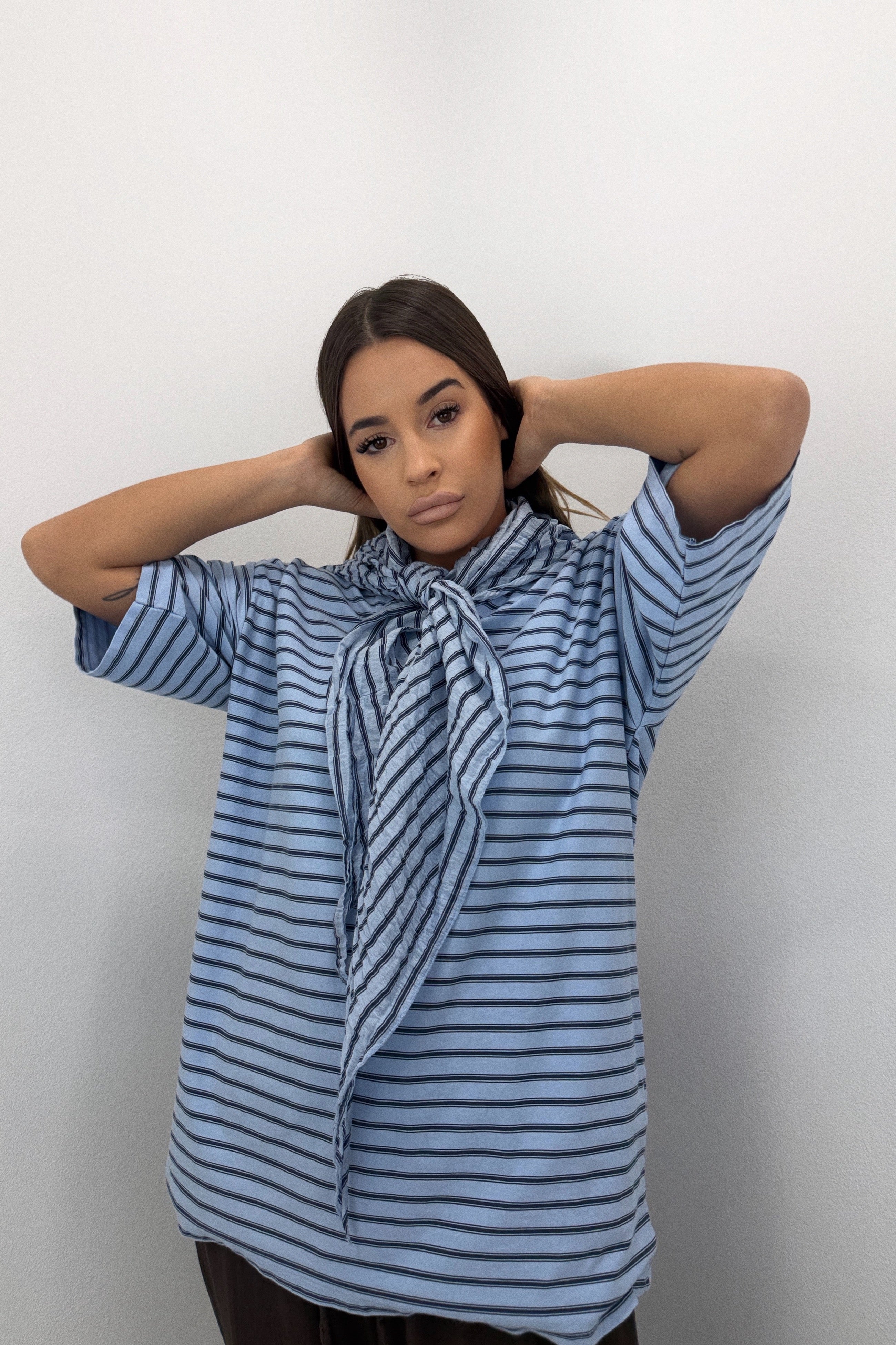 CAMISETA CON PAÑUELO