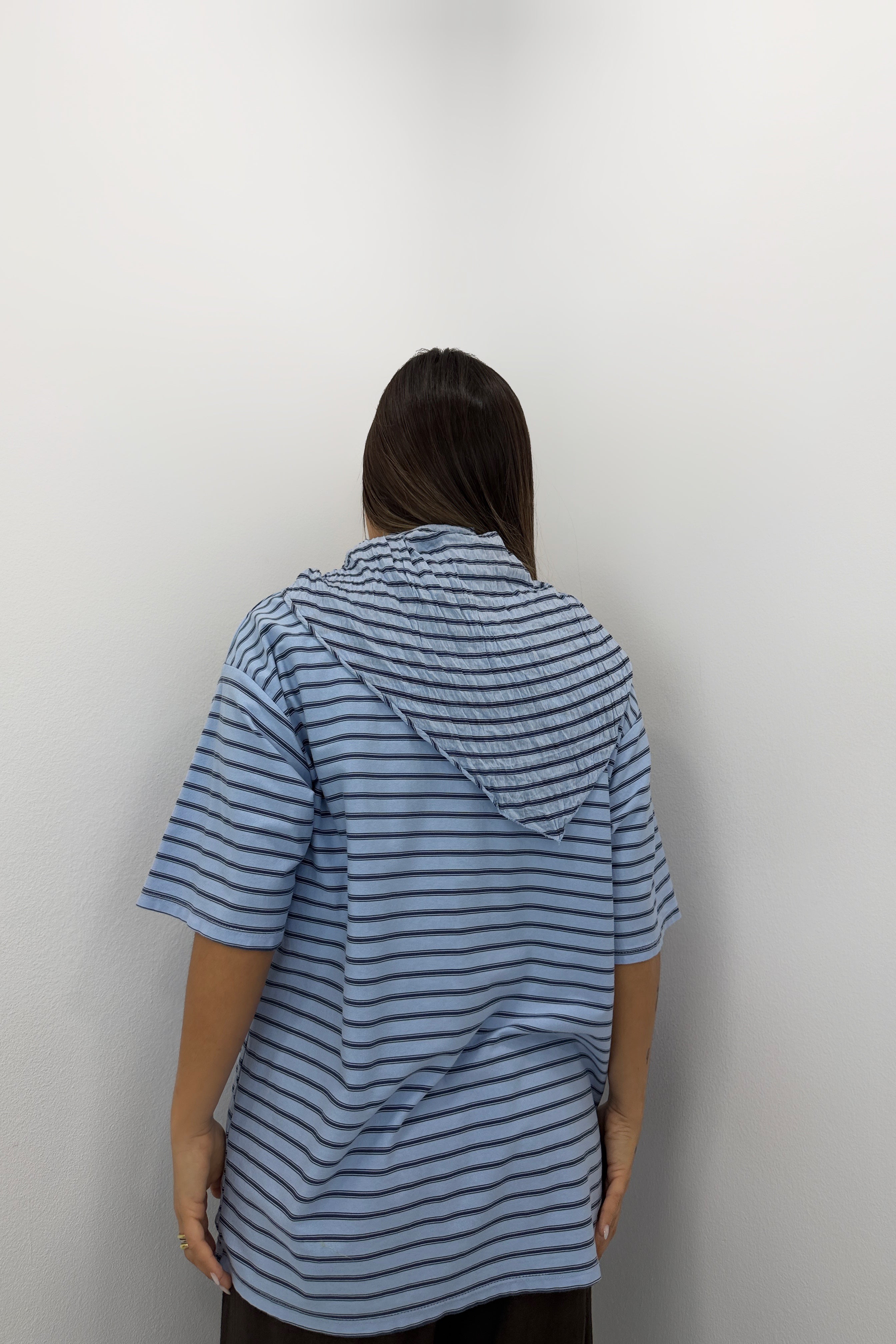 CAMISETA CON PAÑUELO