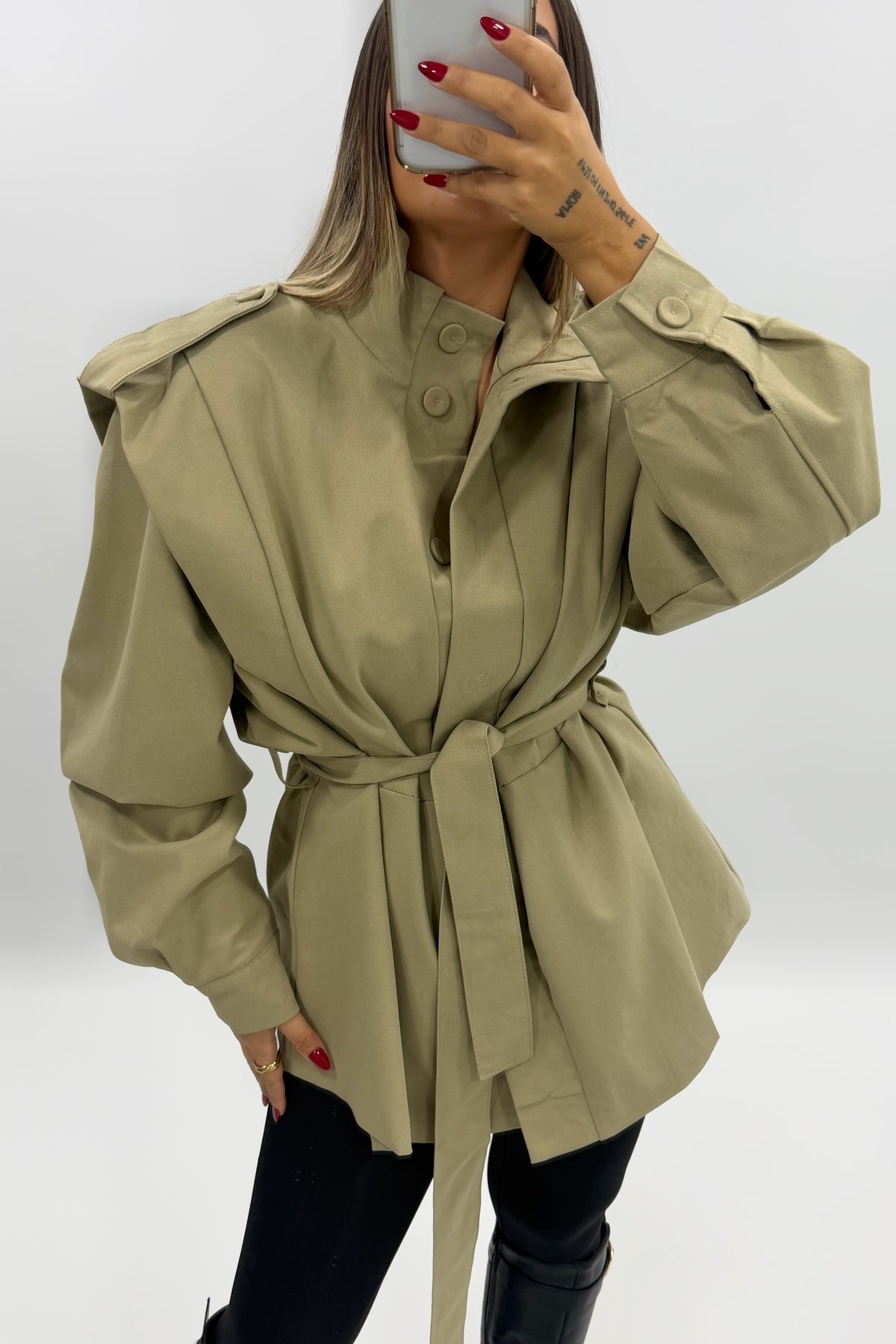 CHAQUETA TRENCH CINTURÓN