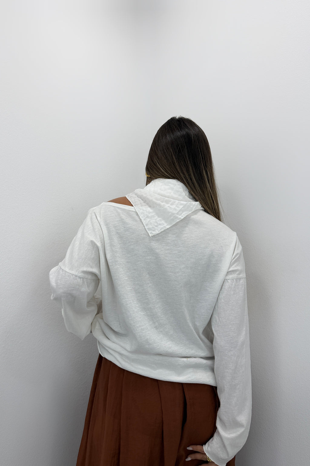 CAMISETA CON PAÑUELE