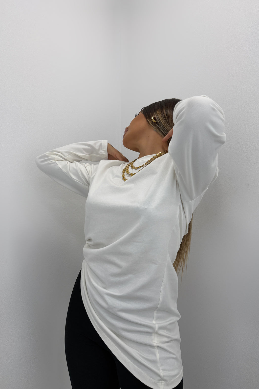 CAMISETA HOMBRERAS ASIMÉTRIC LUMINA