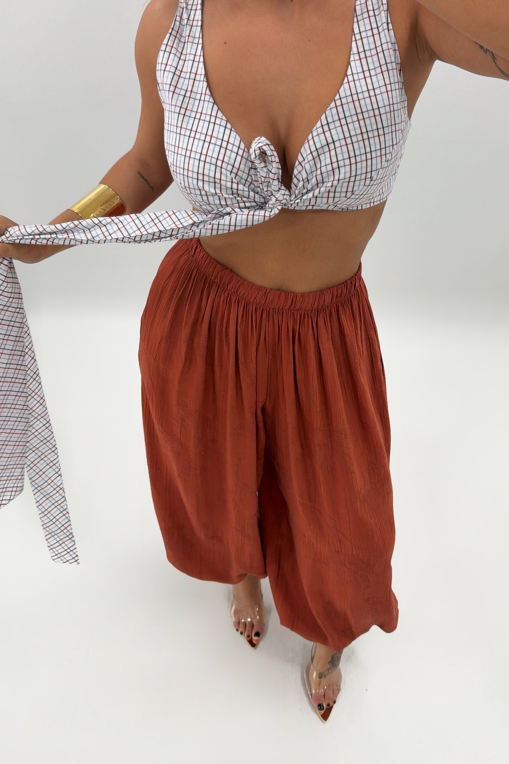 PANTALÓN CON FLOR