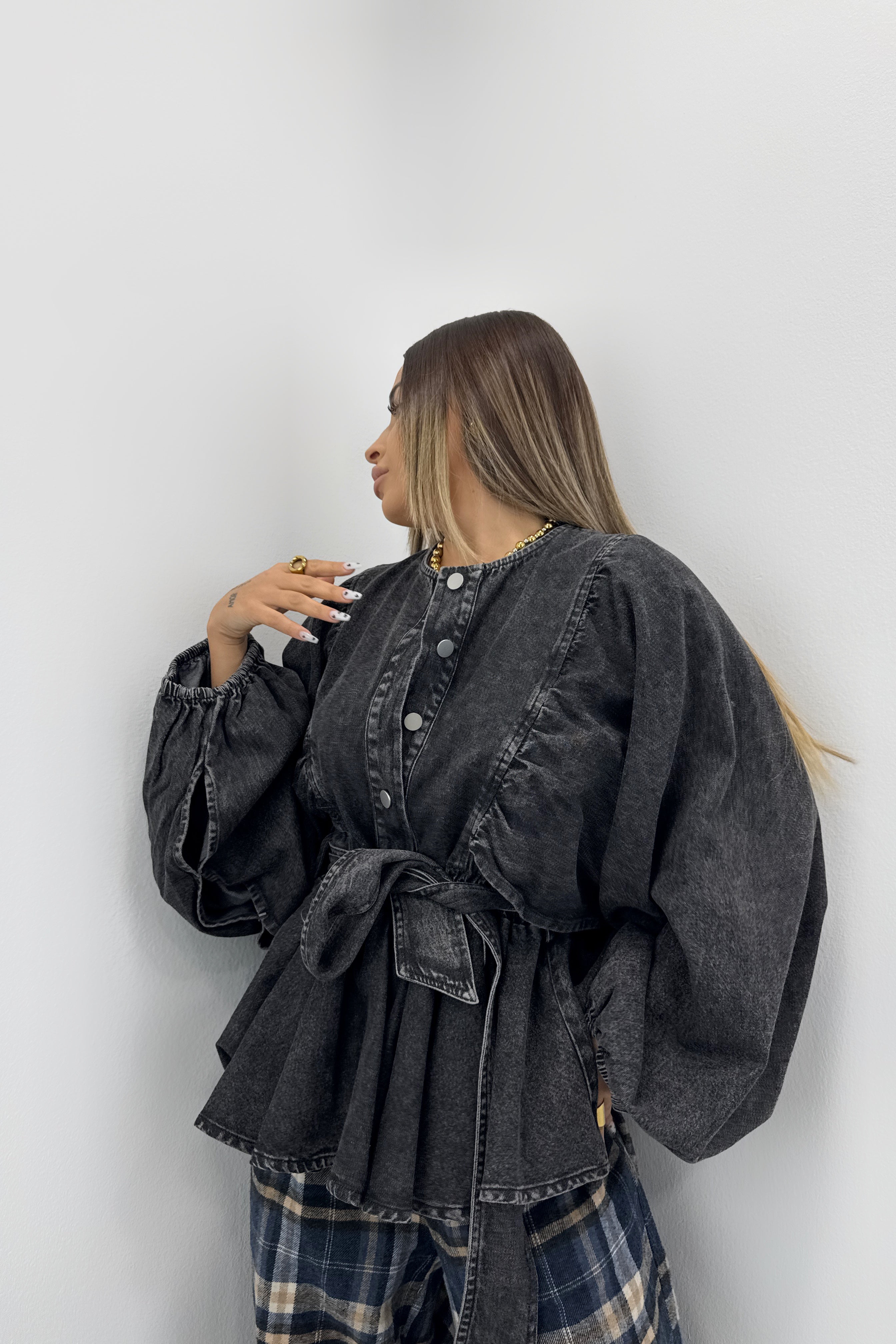 CAMISA DENIM CON CINTURÓN