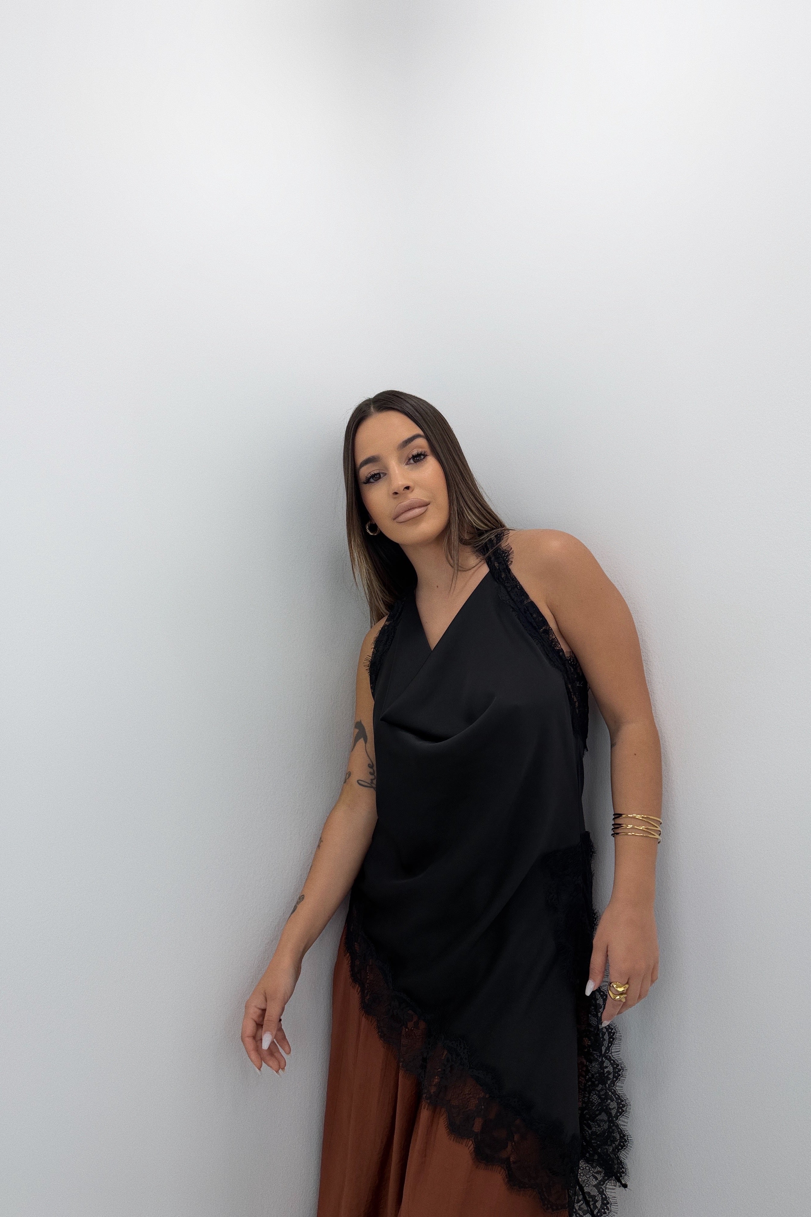 TOP ASIMÉTRICO ENCAJE