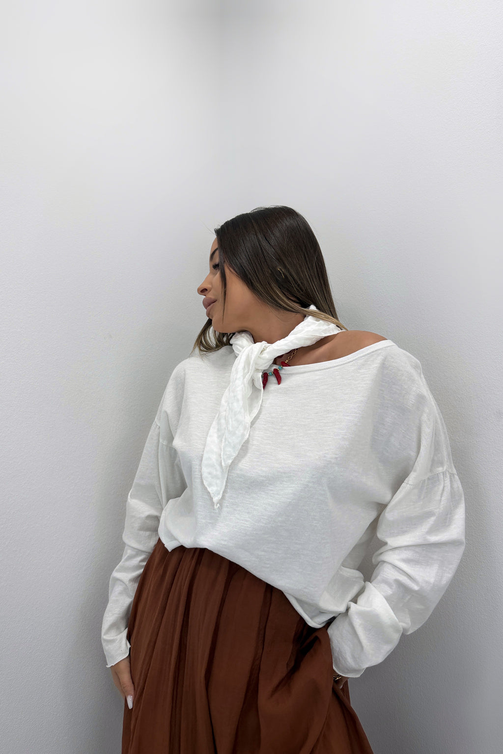 CAMISETA CON PAÑUELE