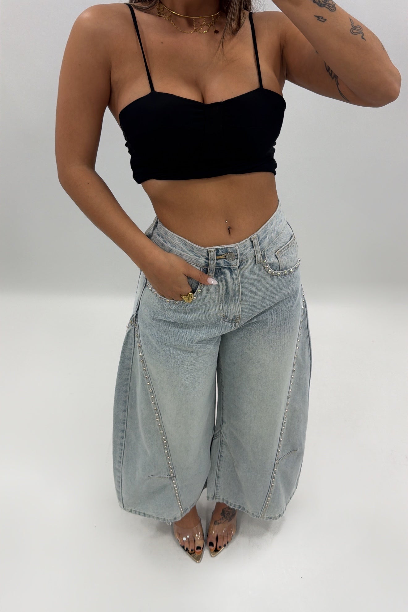 PANTALÓN DENIM TACHUELA