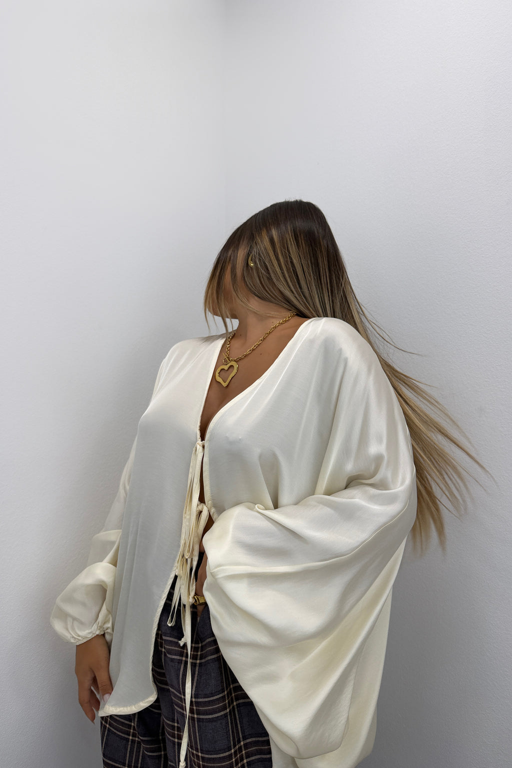 BLUSA SATÉN CREM